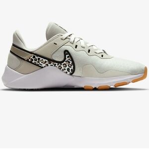 Nike Legend Essential 2 Premium